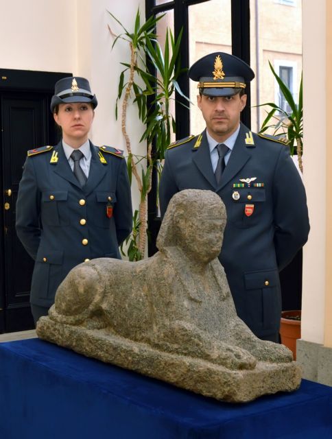 Κλεμμένη αιγυπτιακή σφίγγα 2.000 ετών ανέκτησε η ιταλική αστυνομία